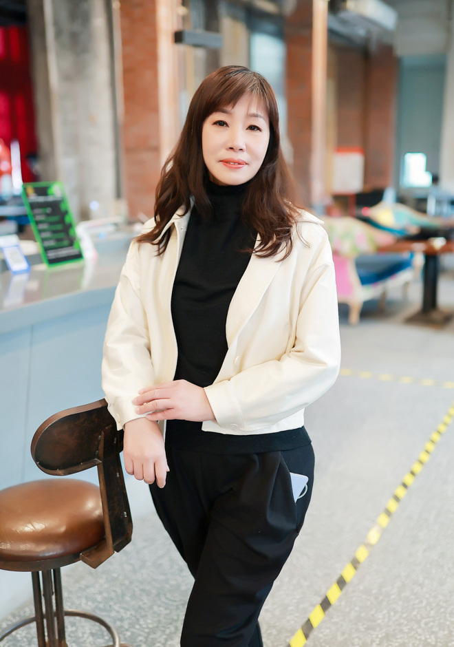 beautiful singles Junrong (Rong)