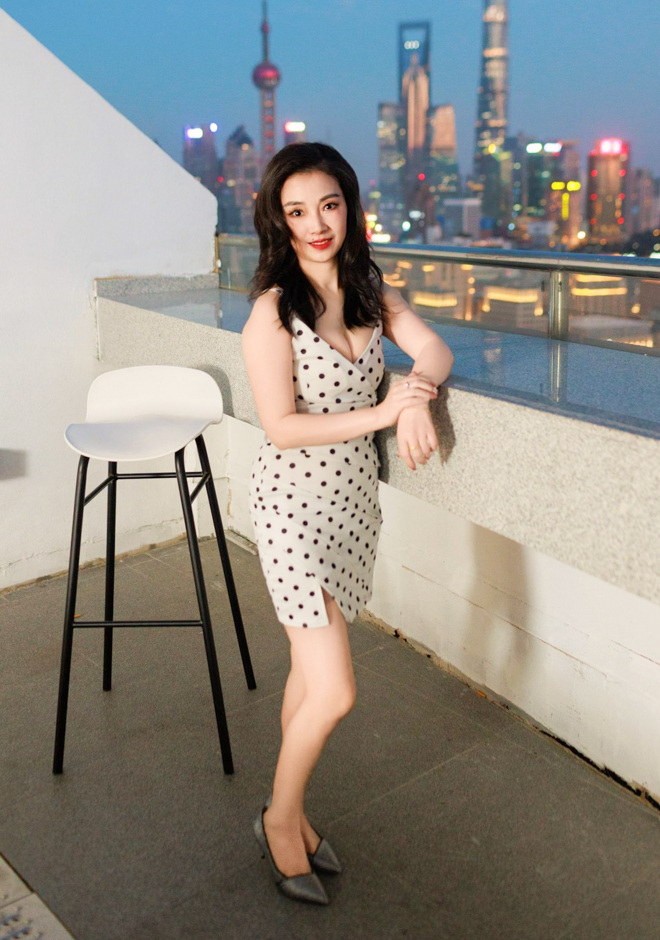 魅力的なシングルJie (Jie)