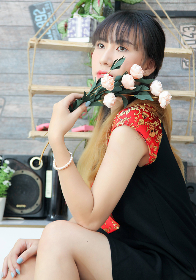 beautiful singles Thi Hong Uyen (Uyen)