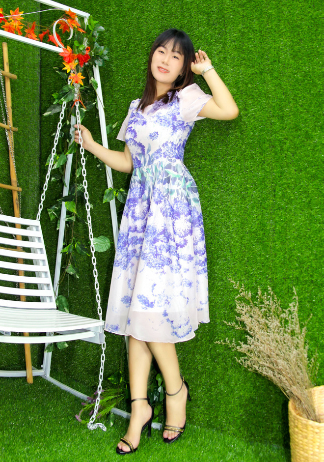 beautiful singles Thi Loan (Loan)