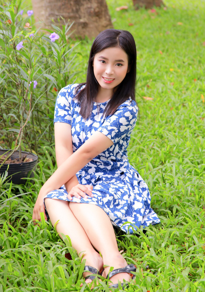 mooie single Hoang Nhi (Nhi)