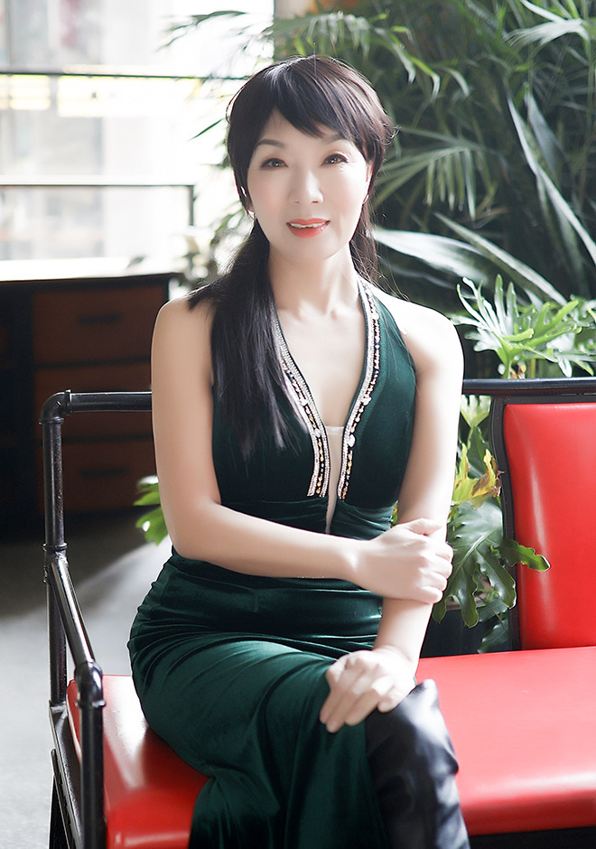 beautiful singles Lin (Lin)