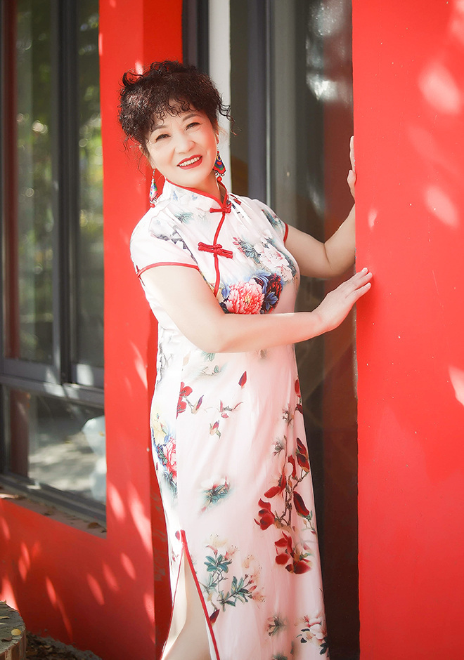 belle fille Xiaoqing (Qing)