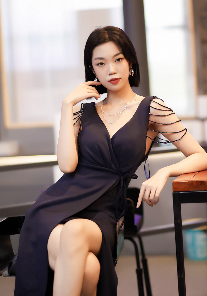 beautiful singles Renyi (Yi)