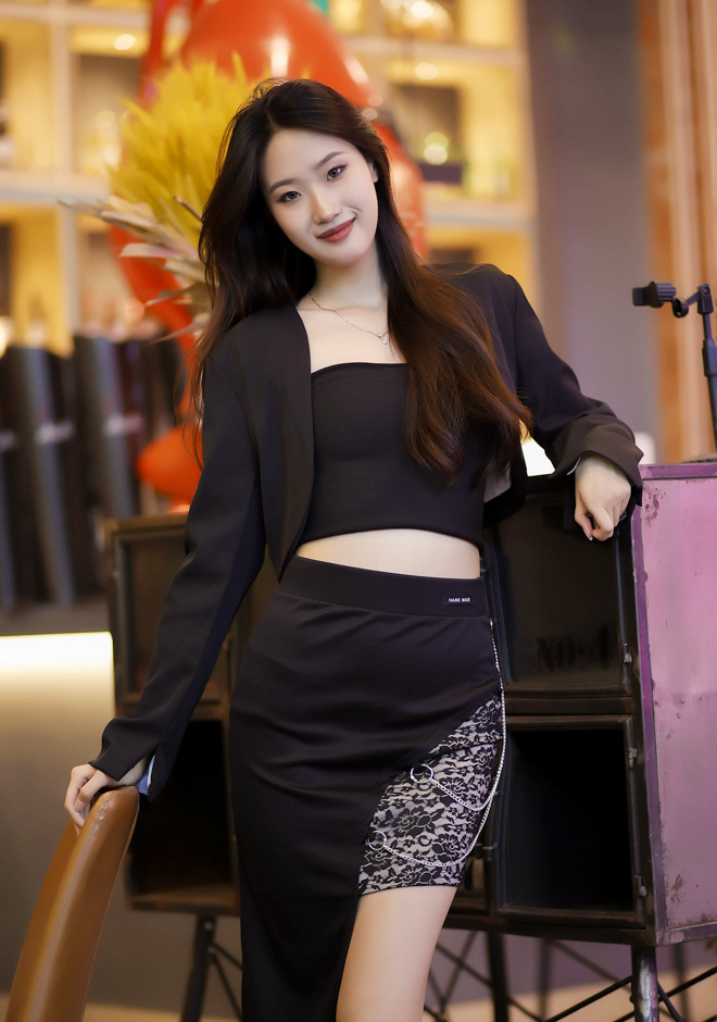 beautiful singles Yixue (Xue)