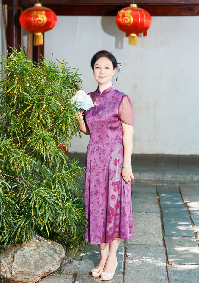 魅力的なシングルShi Qiong (Bella)