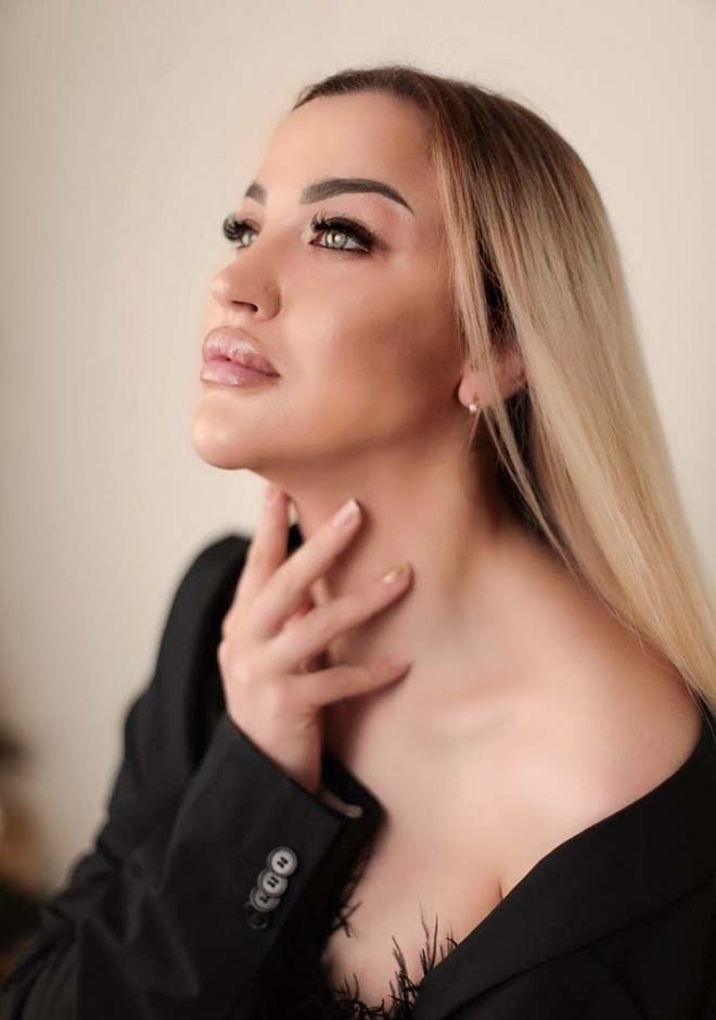 عزاب جميلات Irina