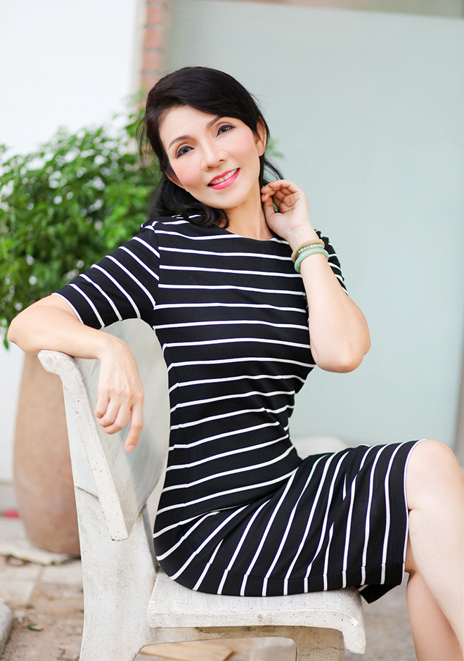عزاب جميلات Tuyet