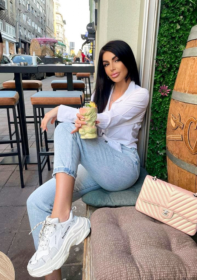 beautiful singles Danira