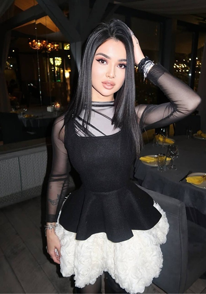 beautiful singles Alexia