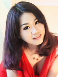 Asian woman Qianwen (Linda) from Zhanjiang, China