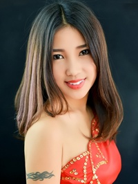Asian woman Shuang (Linda) from Yushu, China