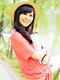 Asian woman Yixue (Snow) from Chongqing, China