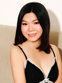 Asian woman Aizhen (Laura) from Guangzhou, China