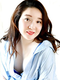 Asian woman Wenjing (Alice) from Shenyang, China