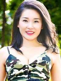 Asian woman Fay from Shenzhen, China