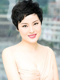 Asian woman EIaine from Guangzhou, China