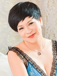 Asian woman Xiufen (Alisa) from Shenyang, China