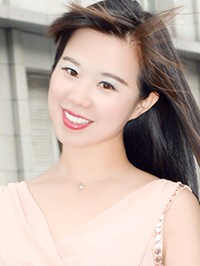 Asian woman Fang (Wendy) from Huixin, China