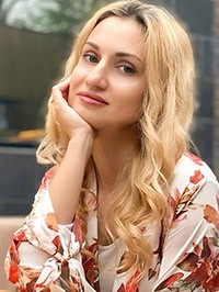 Anna from Mariupol, Ukraine