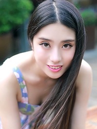 Asian woman HuiJuan from Changsha, China