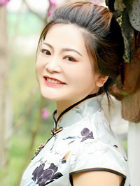Asian woman Dan from Changsha, China