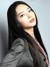 Asian woman Qi (Aimee) from Beixi, China