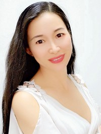 Asian woman Mei from Nanning, China