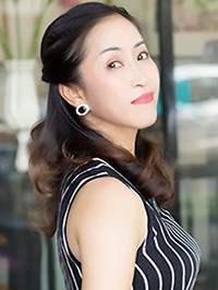 Asian woman Fang from Yulin, China