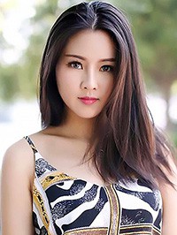 Asian woman Huiyu from Shanghai, China