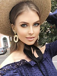 Single Alexandra from Novomoskovsk, Ukraine