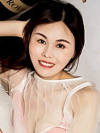 Asian woman XiaoFang from Shangqiu, China
