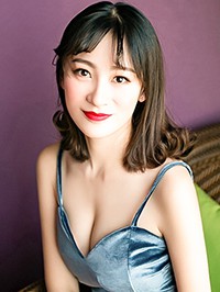 Asian woman Danyang (Daisy) from Guangzhou, China