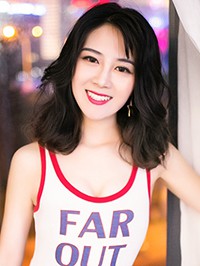 Asian woman Zexin (Jessy) from Shanghai, China