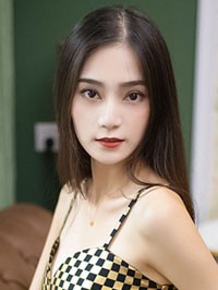 Asian woman Ling from Ziyang, China