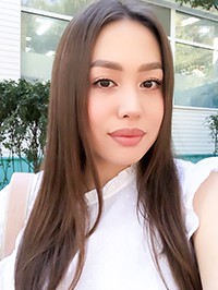 Asian woman Alina from Almaty, Kazakhstan
