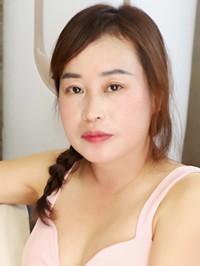 Asian woman La Yu from Hulan, China