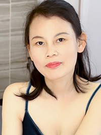 Asian single Jianhua from Lingxi, China