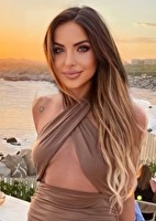 Russian single Alina from California