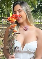 Russian single Laura from Medellín