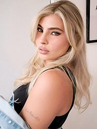Latin single Carolina from Medellín, Colombia