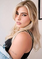 Russian single Carolina from Medellín