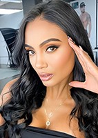 Russian single Julieth from Medellín