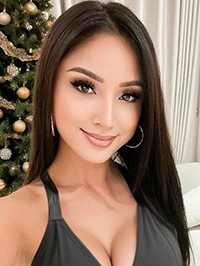 Asian woman Helen Grace from Manila, Philippines