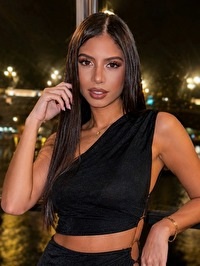 European single Sarai from Madrid, Spain
