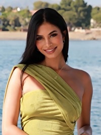 European single Sarai from Madrid, Spain