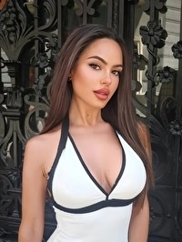 European single Carolina from Madrid, Spain