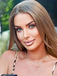 European single Alexandra-Melinda from Constanţa, Romania