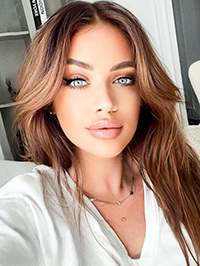 European single Andra from Baia Mare, Romania