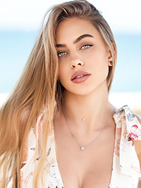 Ukrainian single Albina from La Palma, Spain